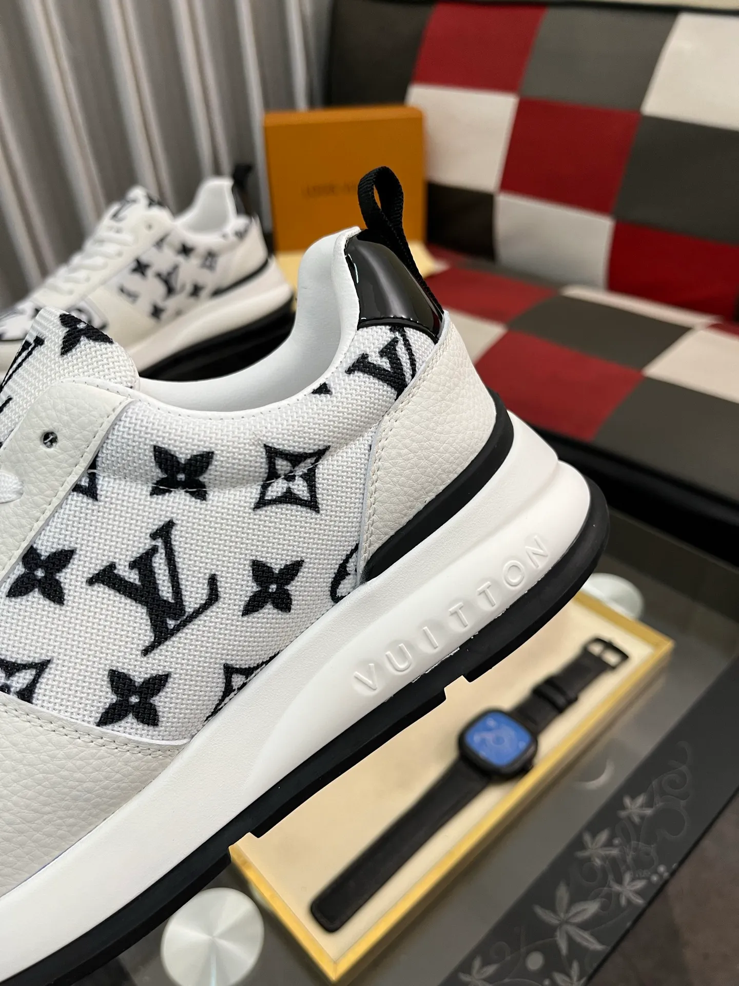 Men's men's shoes💰458⌚️⌚️ Loui* Vuitto* - Louis ** donkey's new color men's trainer sneakers, this LV Trainer sneaker is made of calfskin and breathable mesh, showing pure colors, the #54 logo on the back traces the brand's birth in 1854, the designer's handwritten brand logo embellishes one side, virgil Designed by abloh himself, it is a very commemorative sneaker. The new LV Louis Vuitton loui* vuitto* trainer sneaker low casual sports culture versatile basketball sneaker. Size: 38-444️⃣Colors available